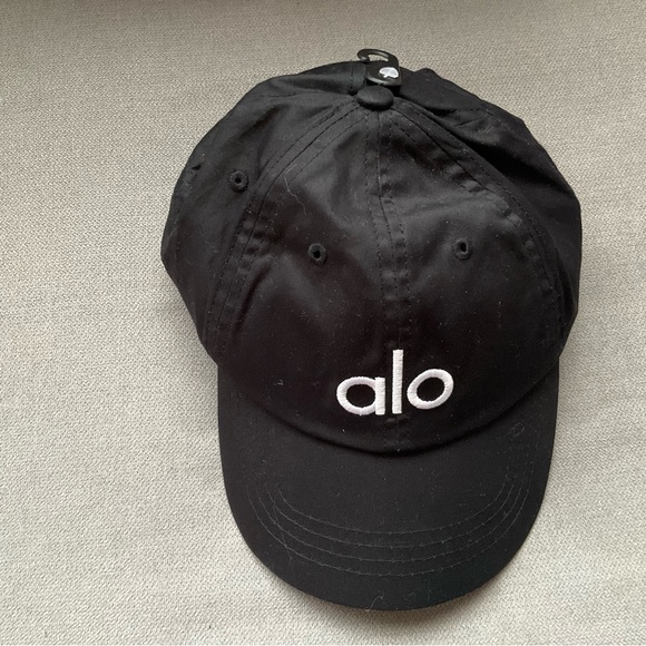 Alo Yoga Off-Duty Cap Black/White - Picture 9 of 16